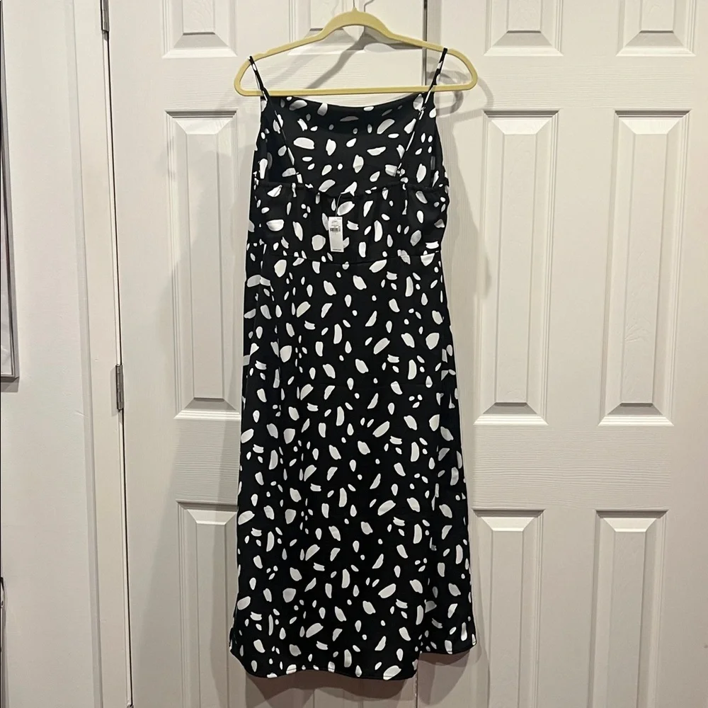 Old Navy Black and White Patterned Midi Dress - Picture 7 of 9
